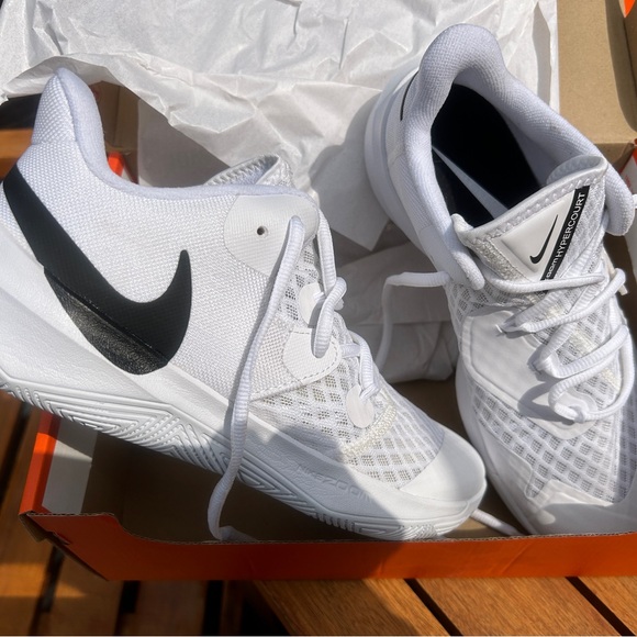 New Nike Zoom Hyper Speed Court Shoes. Women’s size 9, Men’s 7.5 - Picture 2 of 4